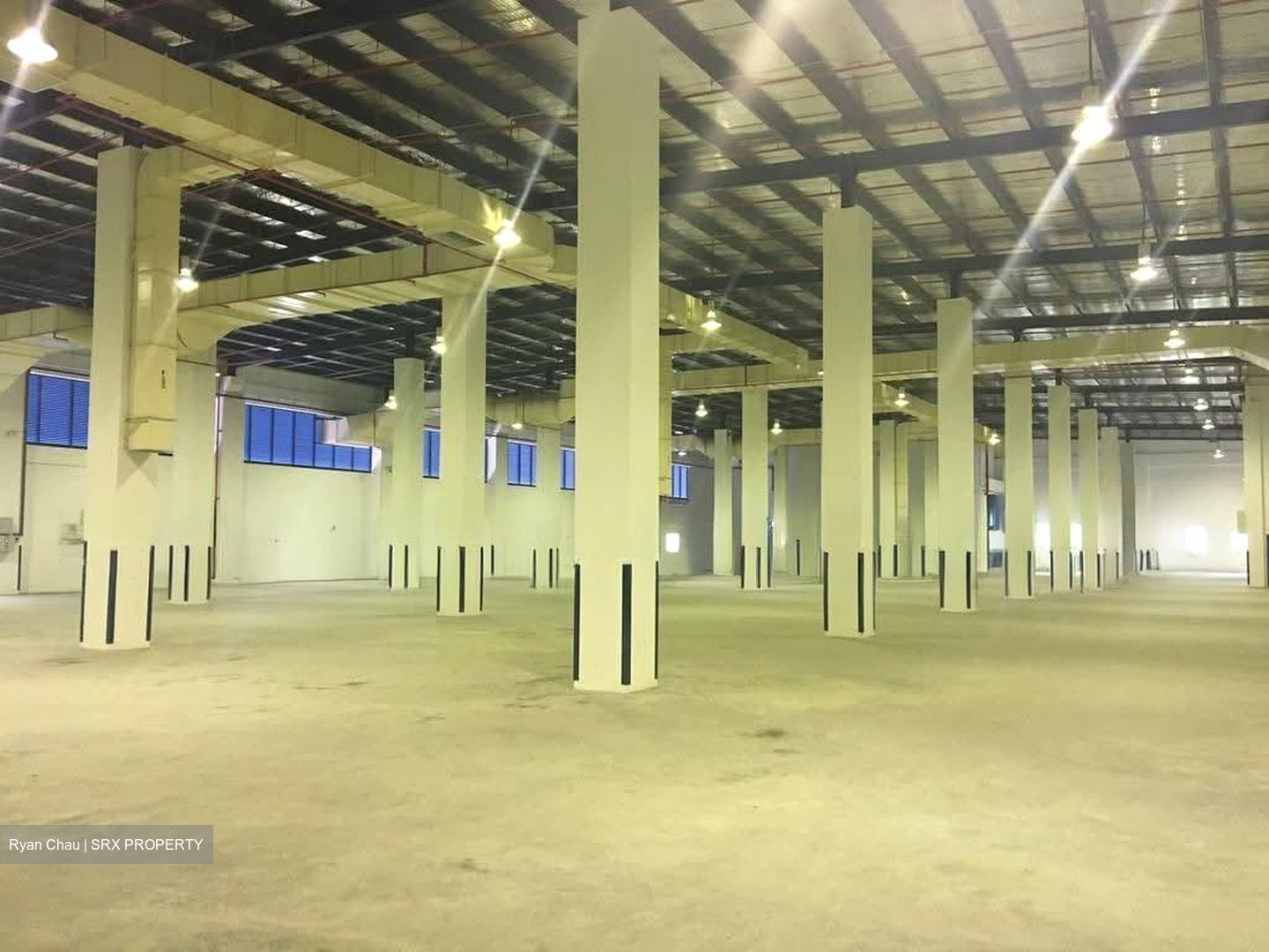 Moreton Logistics Centre (D5), Warehouse #613839241